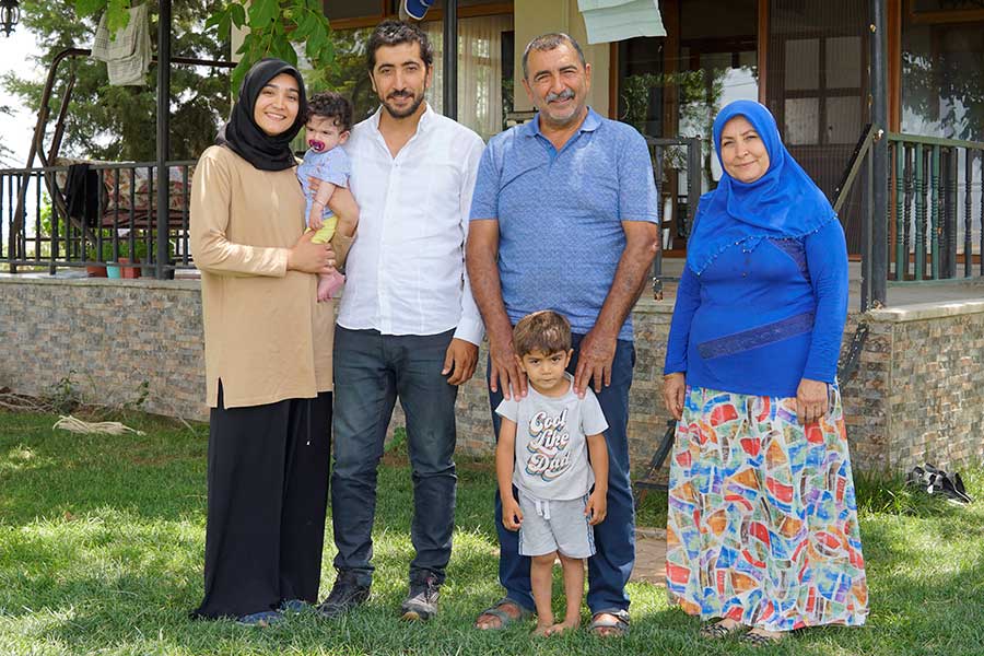 La famiglia Börekçigil pratica con passione l'agricoltura biologica da 30 anni. La famiglia Börekçigil pratica con passione l'agricoltura biologica da 30 anni.