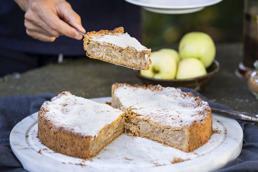 Apple Pie with almond and tonka bean