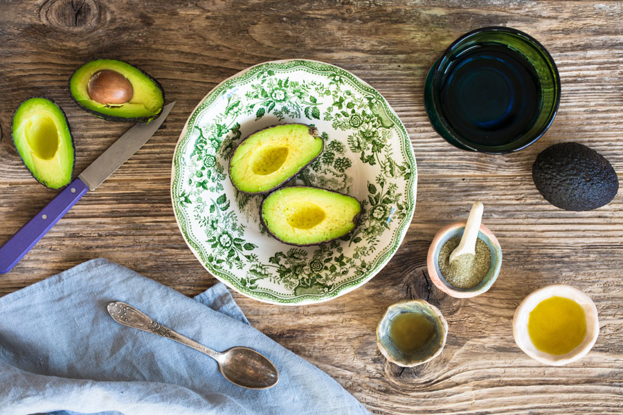 Avocado with linseedoil and herb salt