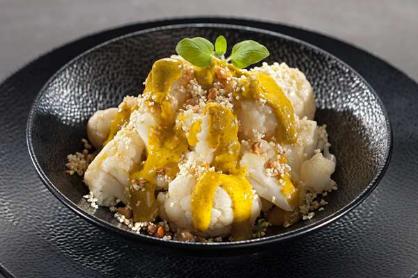 Bio-Rezept von Attila Hildmann: Blumenkohl-Curry-Crunch - Rapunzel