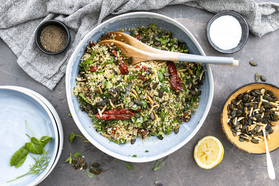Bulgur salad with dried tomatoes and herbs