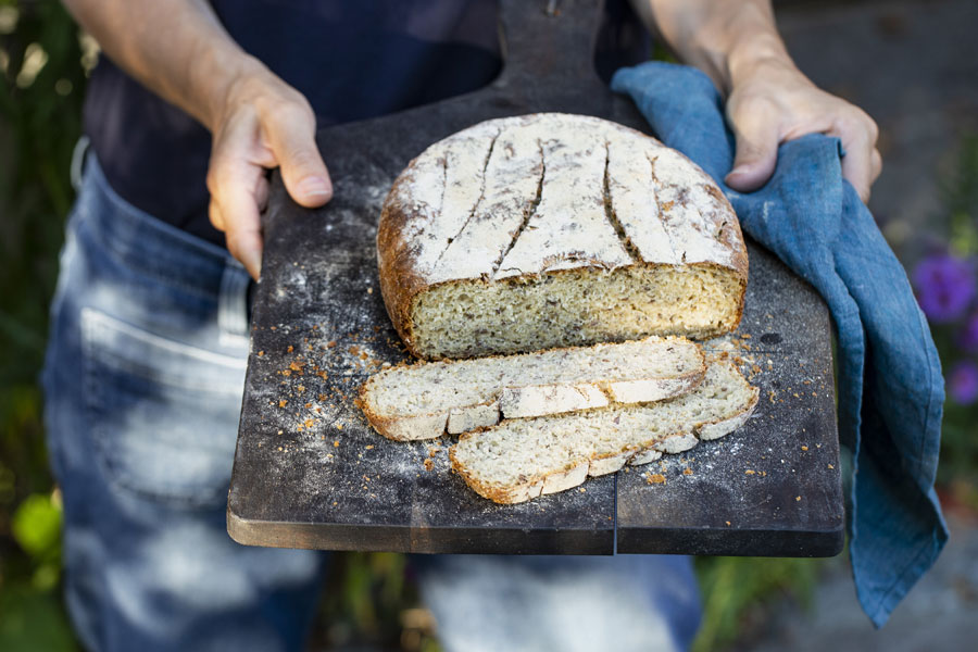 Bread with oat, linseed and chia