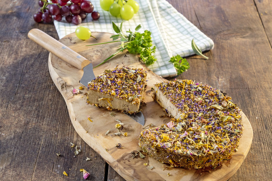 Fromage végan aux noix de cajou et herbes aromatiques