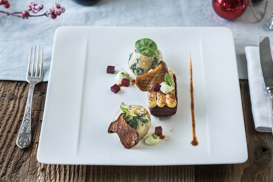 Chipotle roast with mustard crust, spinach dumplings and balsamic seitlings