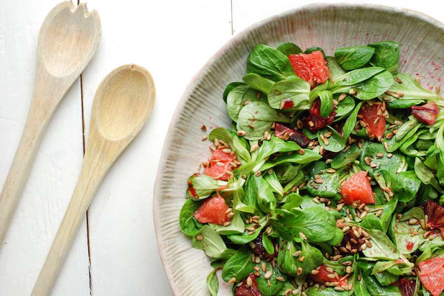 10.03.2017: Feldsalat mit Grapefruit und gerösteten Kernen