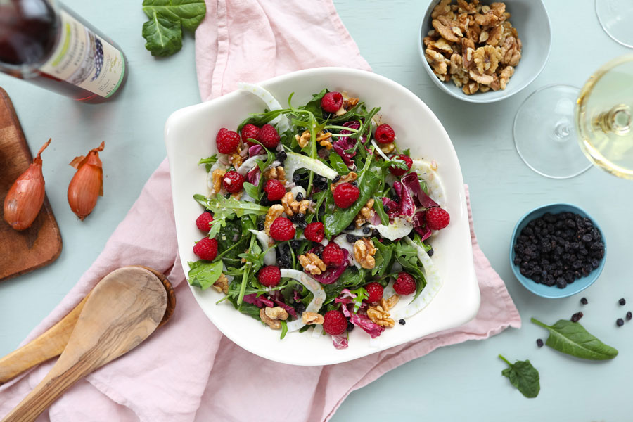 Salat mit Fenchel, Walnüssen und Himbeeren