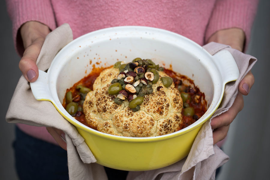 16.04.2024: Roasted cauliflower with tomato sauce and olives