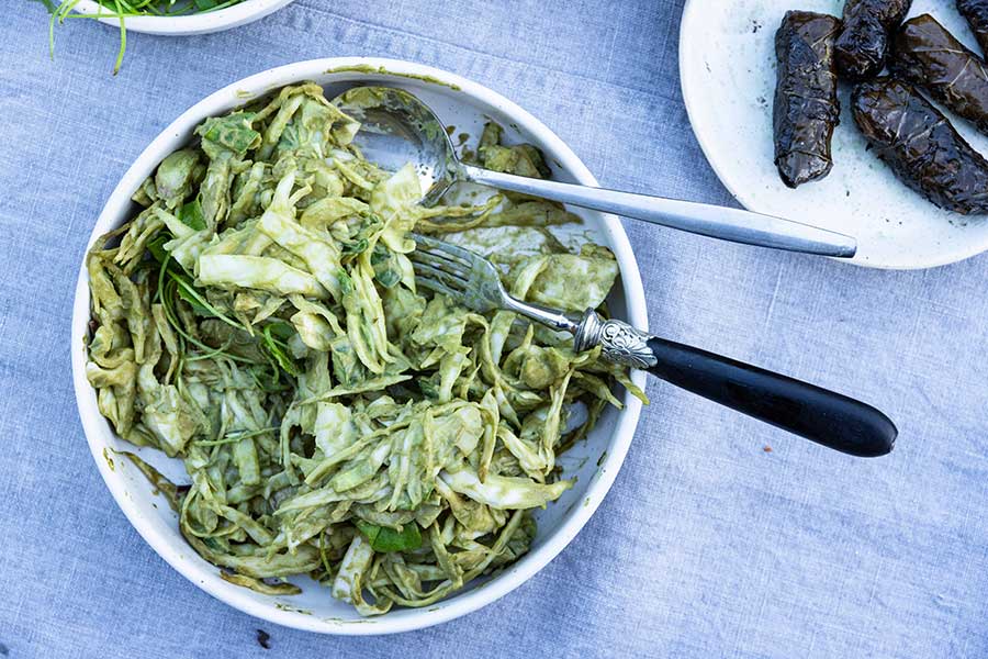 Goddes salad with yeast flakes