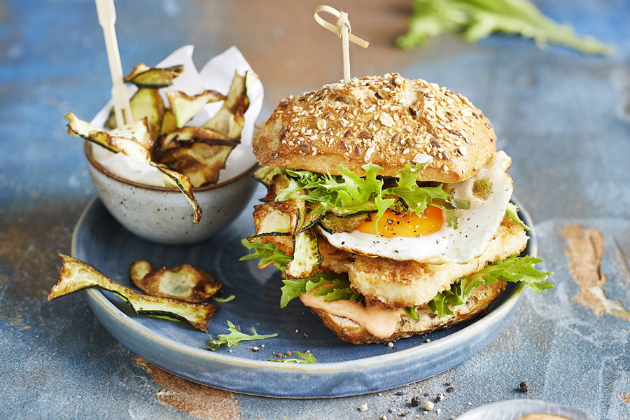 Halloumi fried egg burger