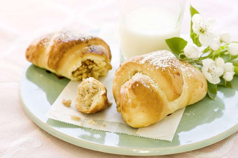 Croissants fourrés aux pommes et noisettes