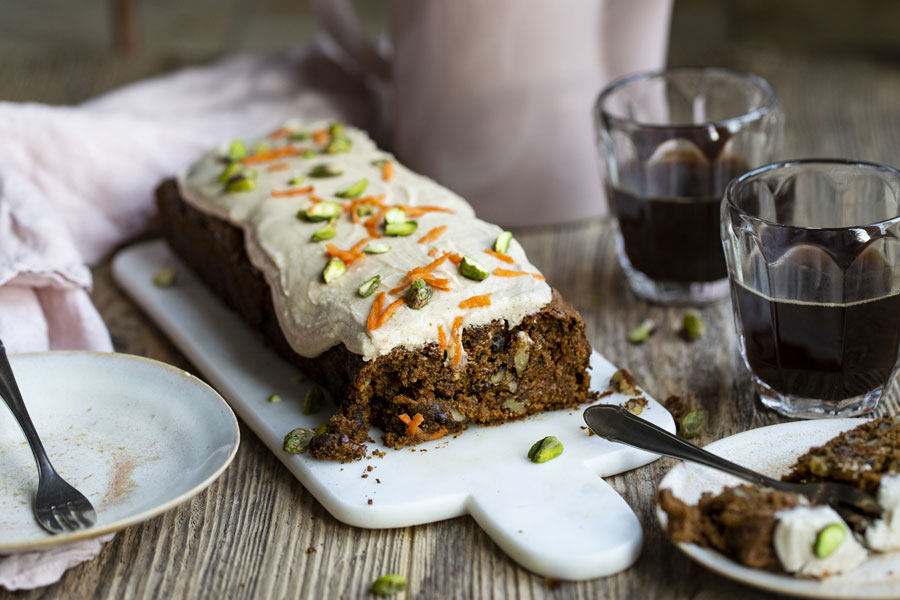 Carrot cake with walnuts and butter cream