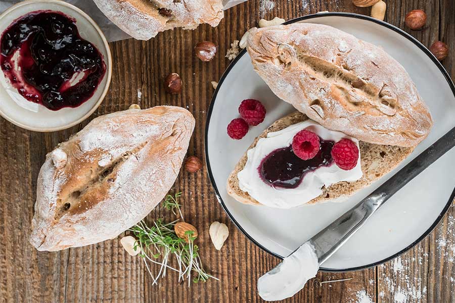 Kernige Nussbrötchen