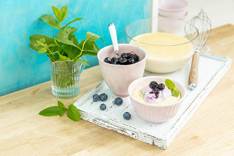 Maisgrießbrei mit Mandelöl und Heidelbeeren