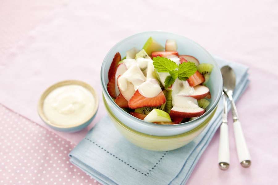 Obstsalat mit Mandelcreme