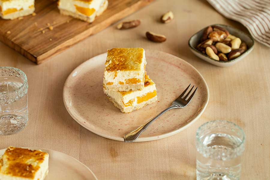 Paranusskuchen mit Aprikosen