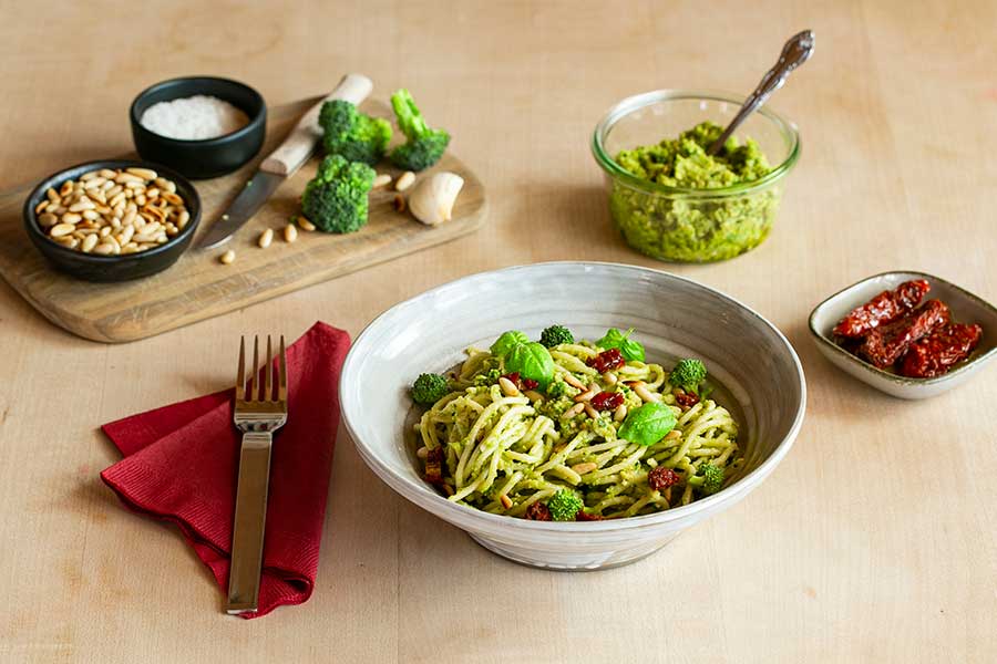 08.04.2021: Broccoli pesto with pine nuts