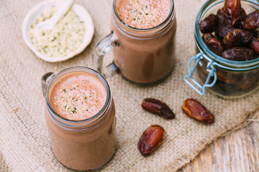 Protein smoothie with hemp seeds and cocoa