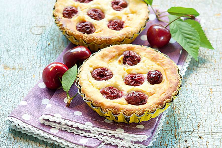 Sweet quinoa casserole with cherries