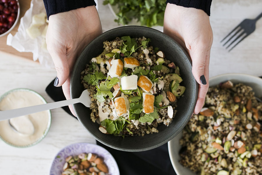 Histamine free oriental quinoa bowl with tahini and fried Halloumi