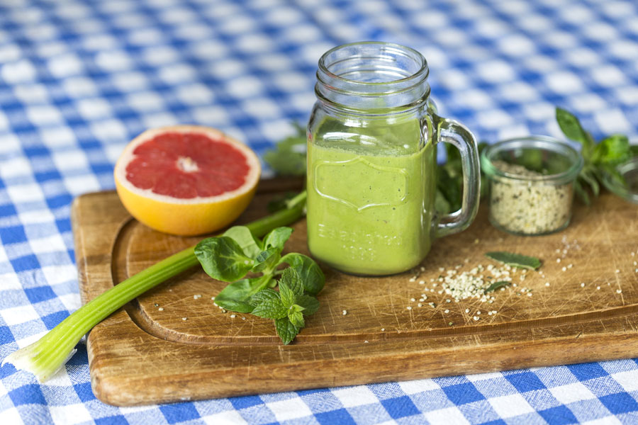 Rapunzel (Feldsalat) Smoothie mit Hanfsamen und Grapefruit