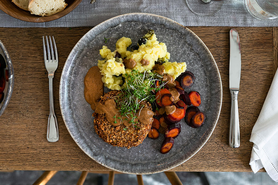 20.12.2021: Mediterranes Kartoffelpüree mit Sellerieschnitzel, Karottengemüse und Sauce