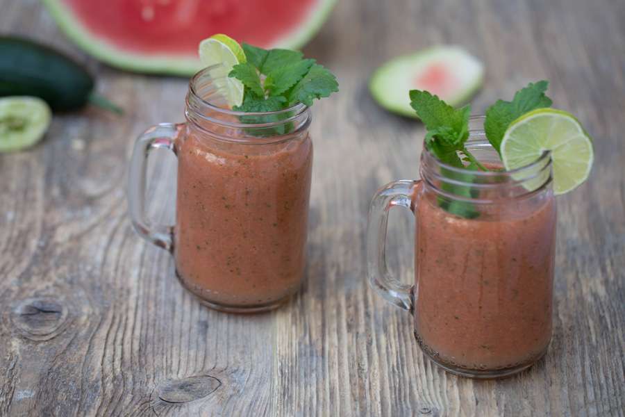 Melonen-Smoothie mit Gurke und Hanföl