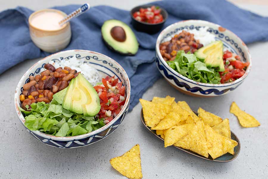 Taco-Bowl mit Bohnen und Avocado