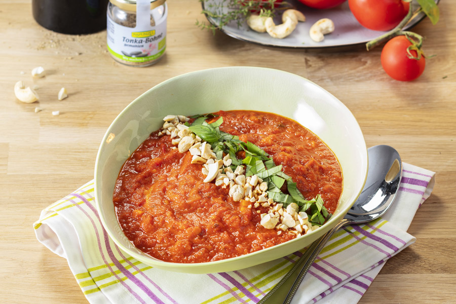 Tomato and carrot soup with Tonka