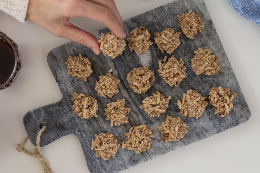 White chocoate with Almond- Amaranth Crispy cookies with Tonka