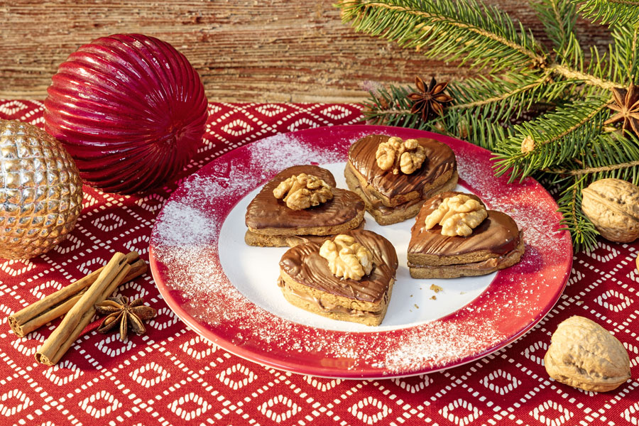 Walnut hearts with hazelnut chocolate cream