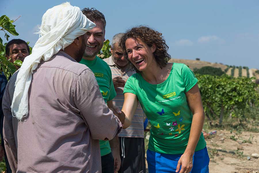 Hoşgeldiniz translates 'welcome'! The farmers cordially greet Justina Wilhelm, daughter of company founder Joseph Wilhelm.