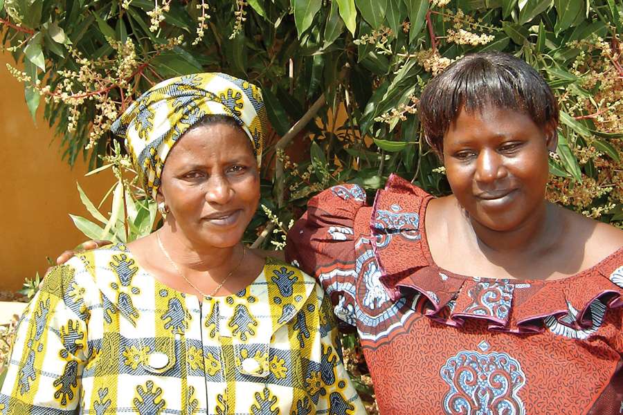Mme Drabo and Mme Coulibaly –managers of two mango drying groups. Mme Drabo and Mme Coulibaly –managers of two mango drying groups.
