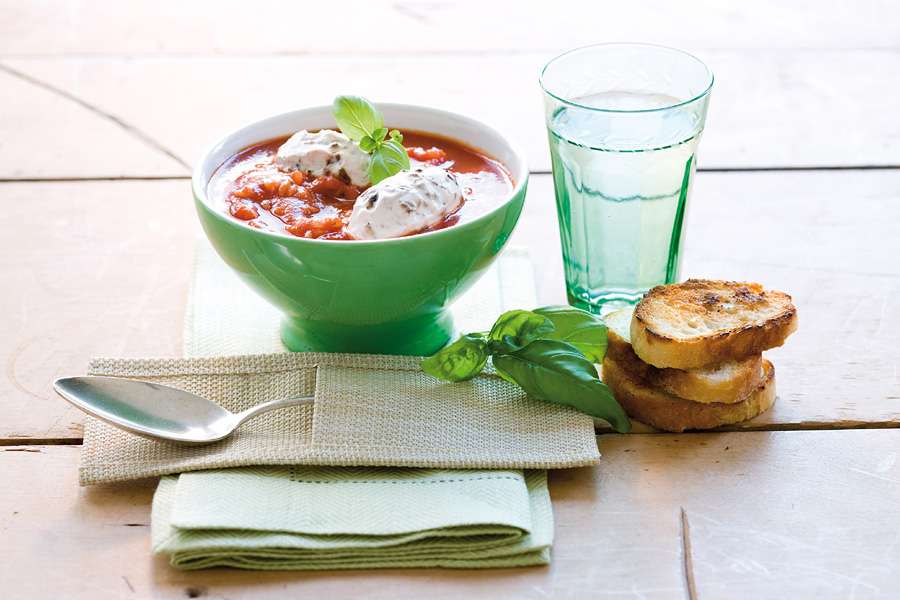 Reissuppe Toscana mit Ziegenkäse-Nocken