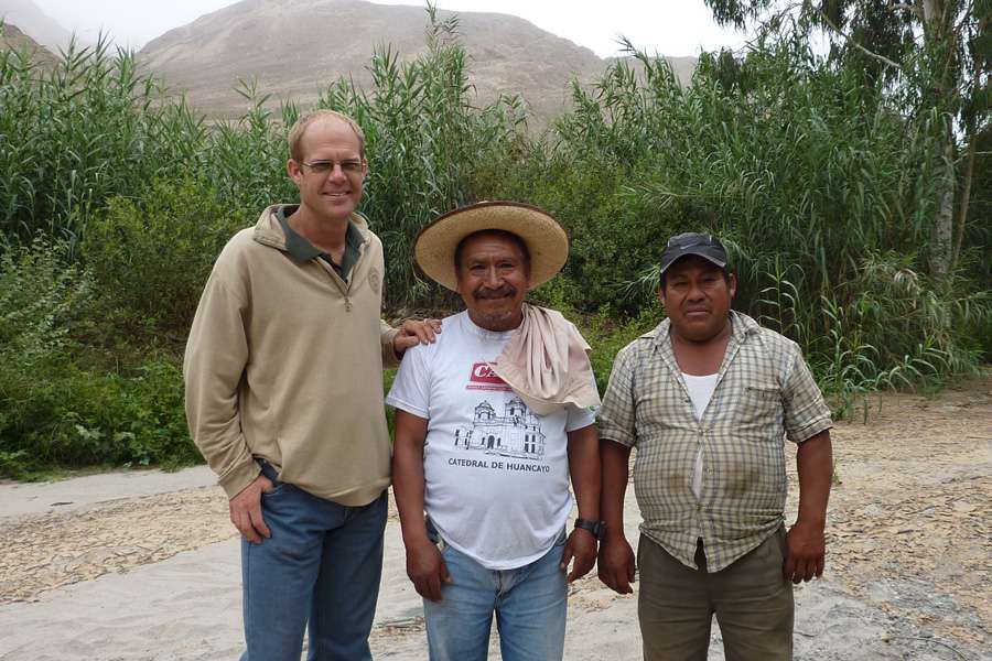 Stefan Bederski, owner of Topará with two employees Stefan Bederski, owner of Topará with two employees