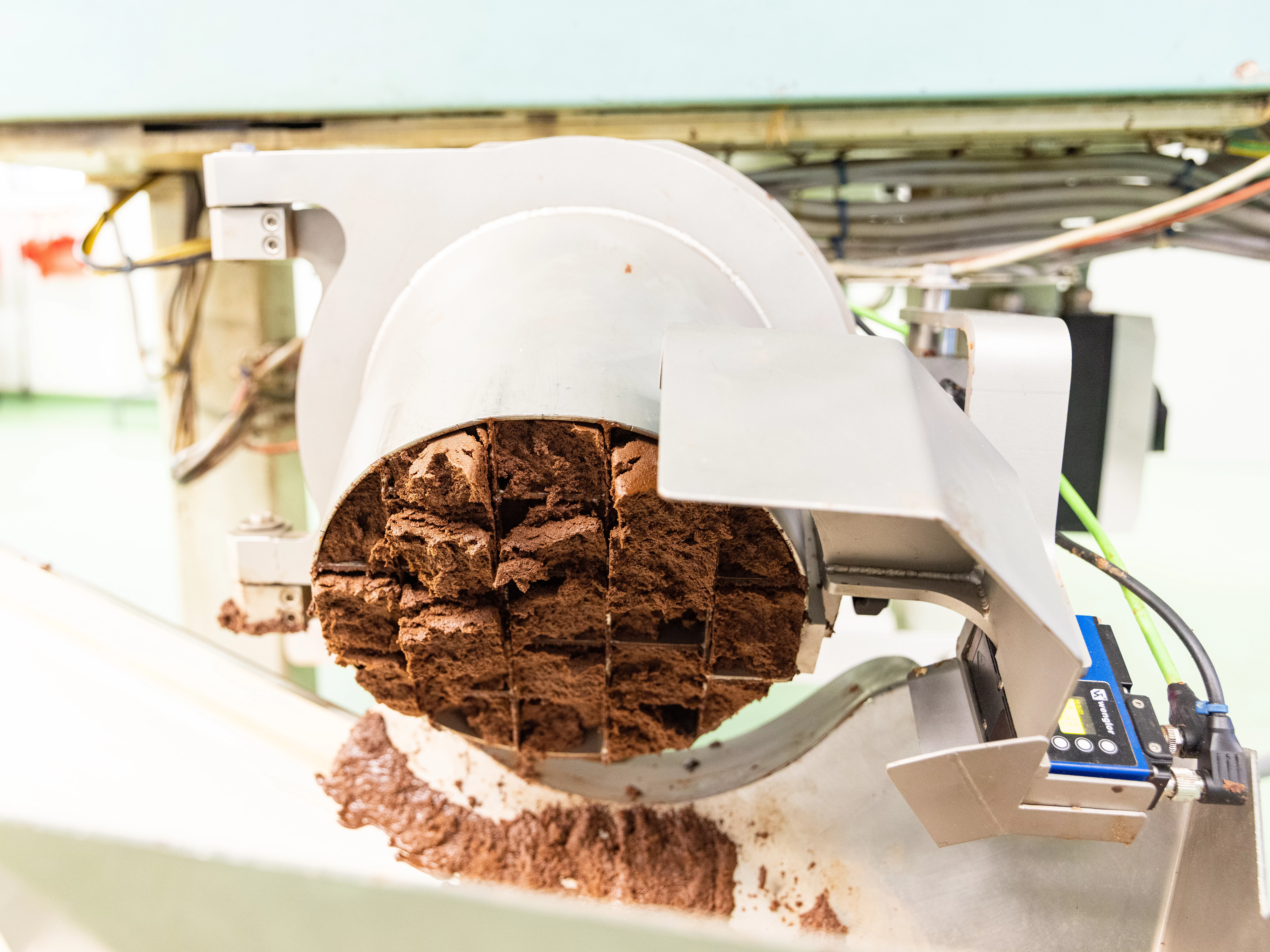 In der Produktion von Maestrani produzieren Maschinen wie der Mischer Schokolade.