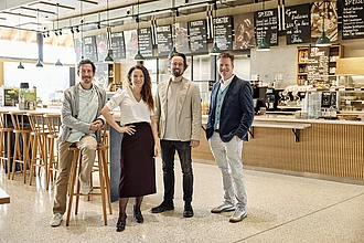 Auf dem Bild von links nach rechts: Leonhard und Seraphine Wilhelm, Werner Berlage mit neuem Geschäftsführer Stefan Schmaus