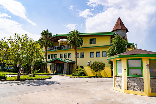 Das Gebäude der Tochterfirma Rapunzel Organic Ltd. von außen.