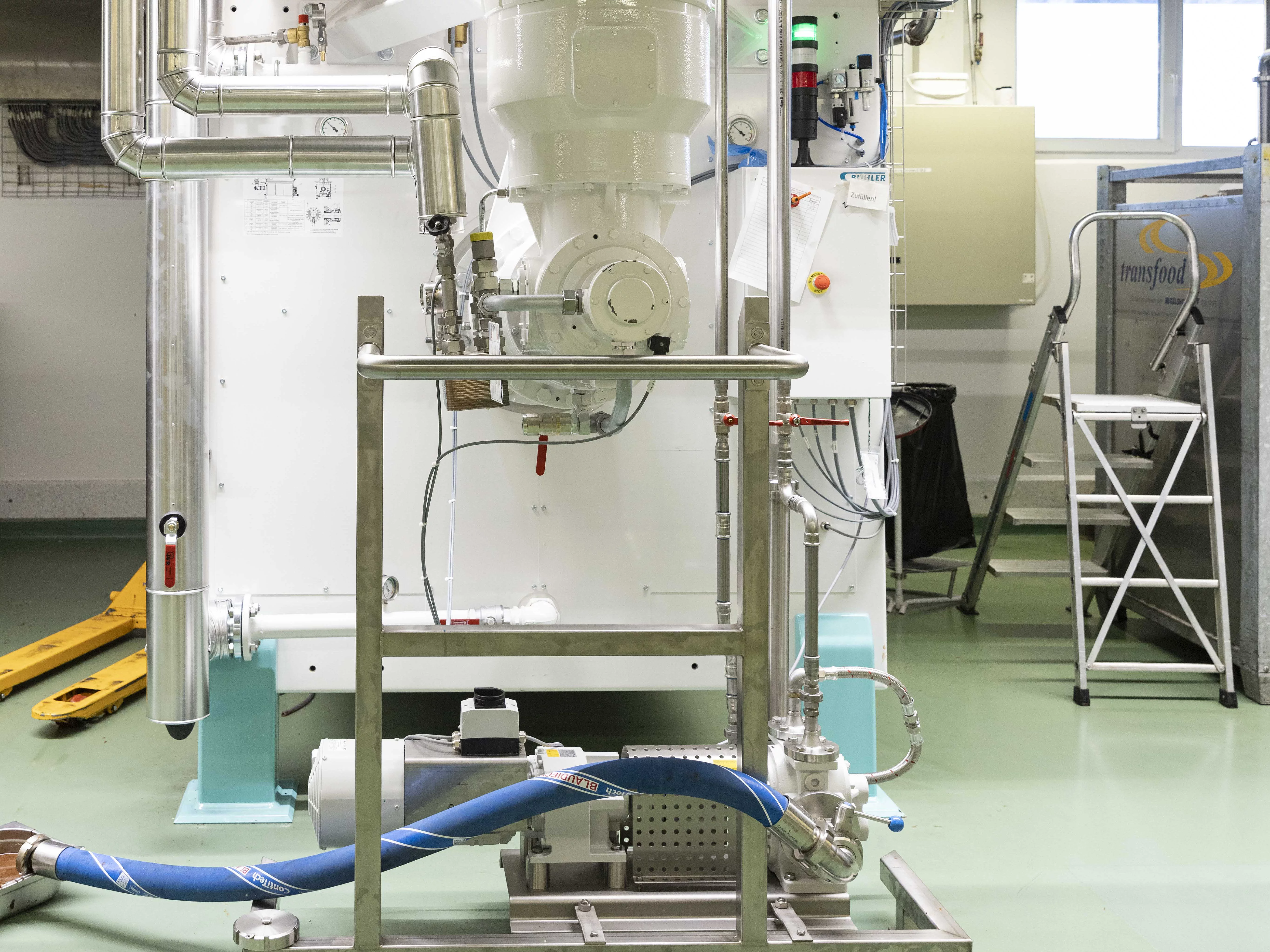 roße Maschine in der Produktion von Maestrani, die Conchen.