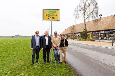 V.l.n.r: Joseph Wilhelm (Gründer und Gesellschafter Rapunzel Naturkost), Markus Ferber (MdEP der CSU), Elisabeth Waizenegger (Milchbäuerin aus dem Allgäu und Mitglied im Bundesvorstand der Arbeitsgemeinschaft bäuerliche Landwirtschaft (AbL)) und Eva Heusinger (Marketing Rapunzel Naturkost/Politisches Engagement)