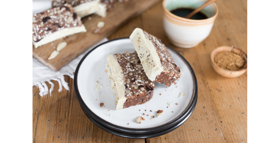 Buchweizen Riegel mit Walnuss, Kokos, Chia und weißer Schokolade