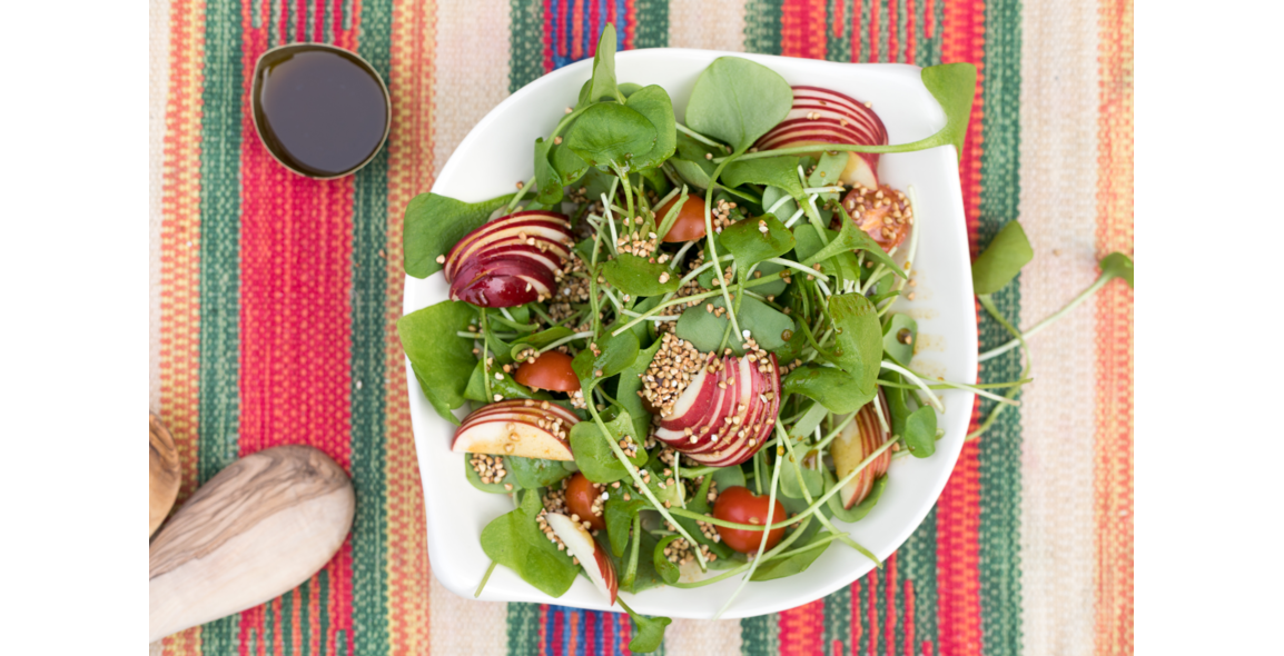 Gerösteter Buchweizen-Salat mit Apfel und Tomate
