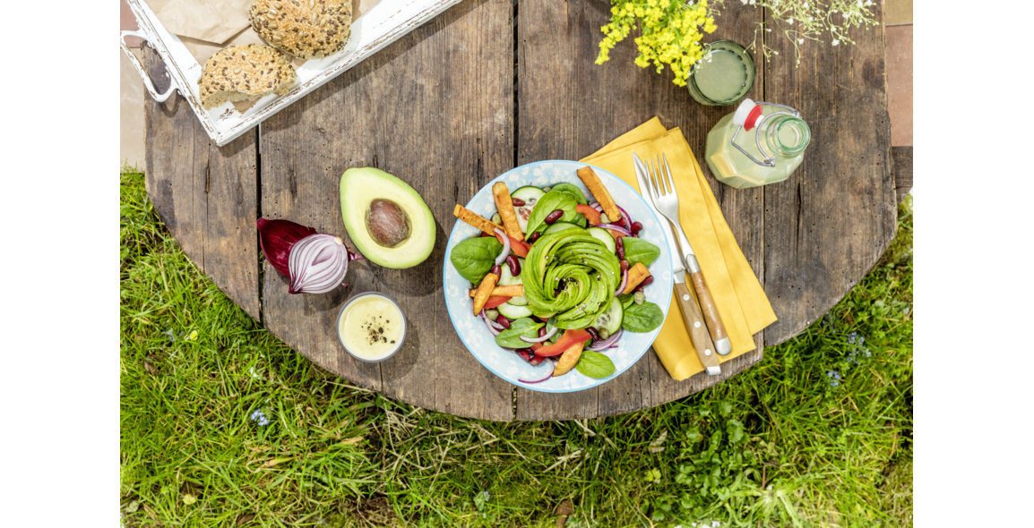 Sunshine Bowl mit Avocado und Süßkartoffeln