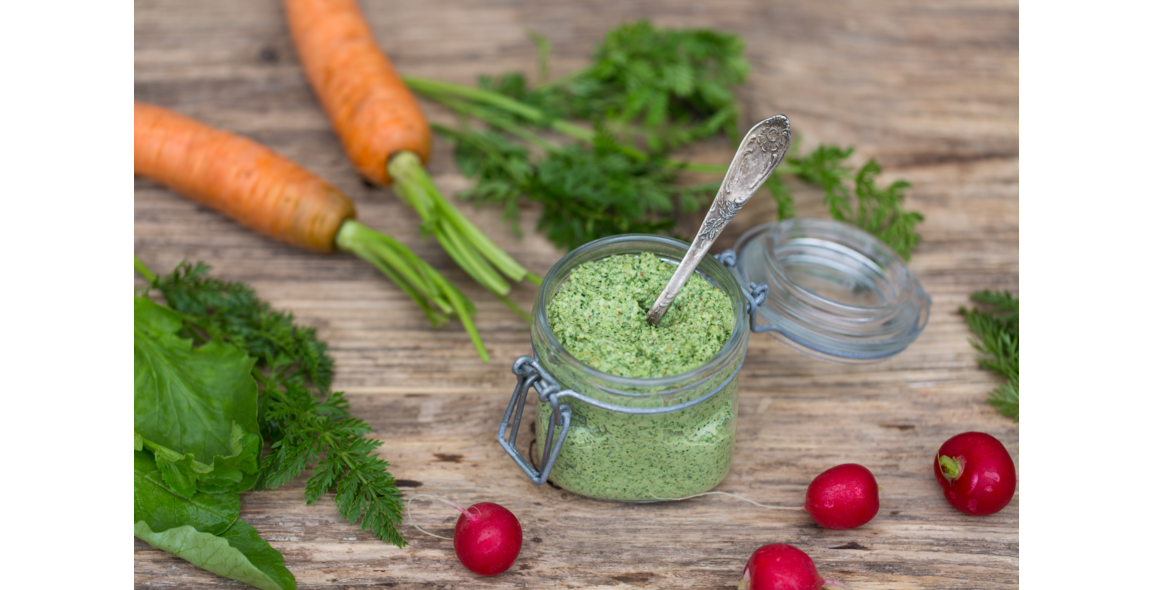 Pesto aus Radieschen- und Karottengrün