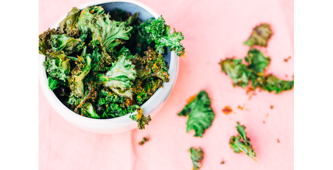 Grünkohl-Chips mit verschiedenen Dressings