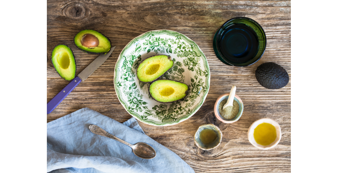 Avocado mit Leinöl und Kräutersalz