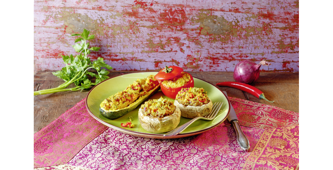 Buntes Gemüse mit orientalischer Couscous- Füllung und Tahin