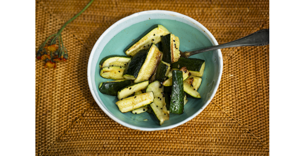 Ayurvedische Zucchinischiffchen in Ghee gedünstet mit Zwiebelsaat