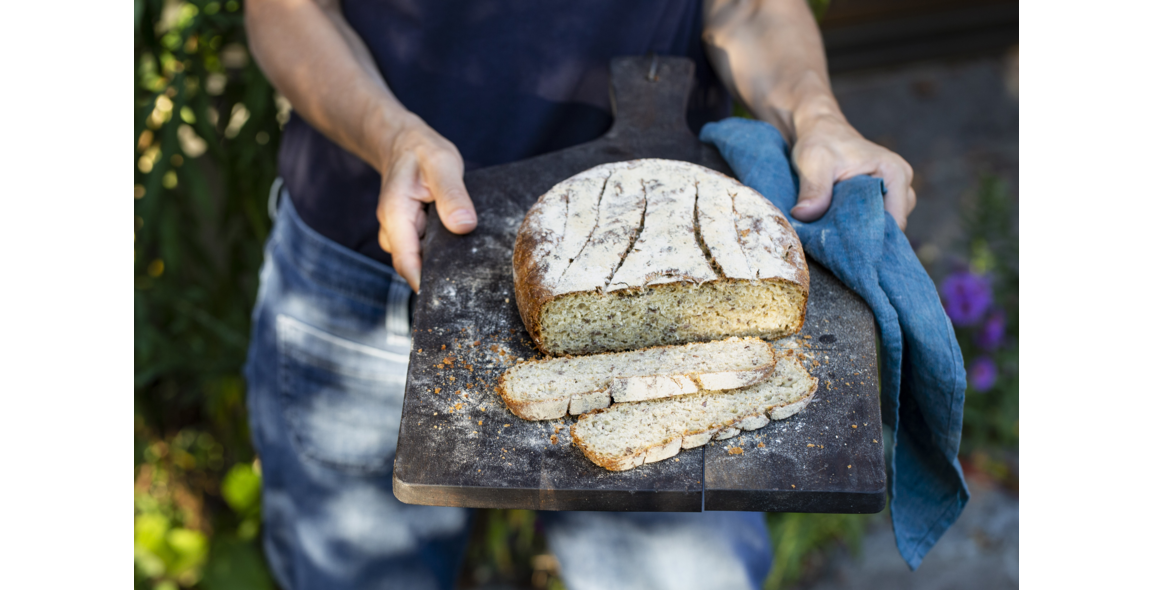 Saatenbrot mit Hafer, Leinsamen und Chia