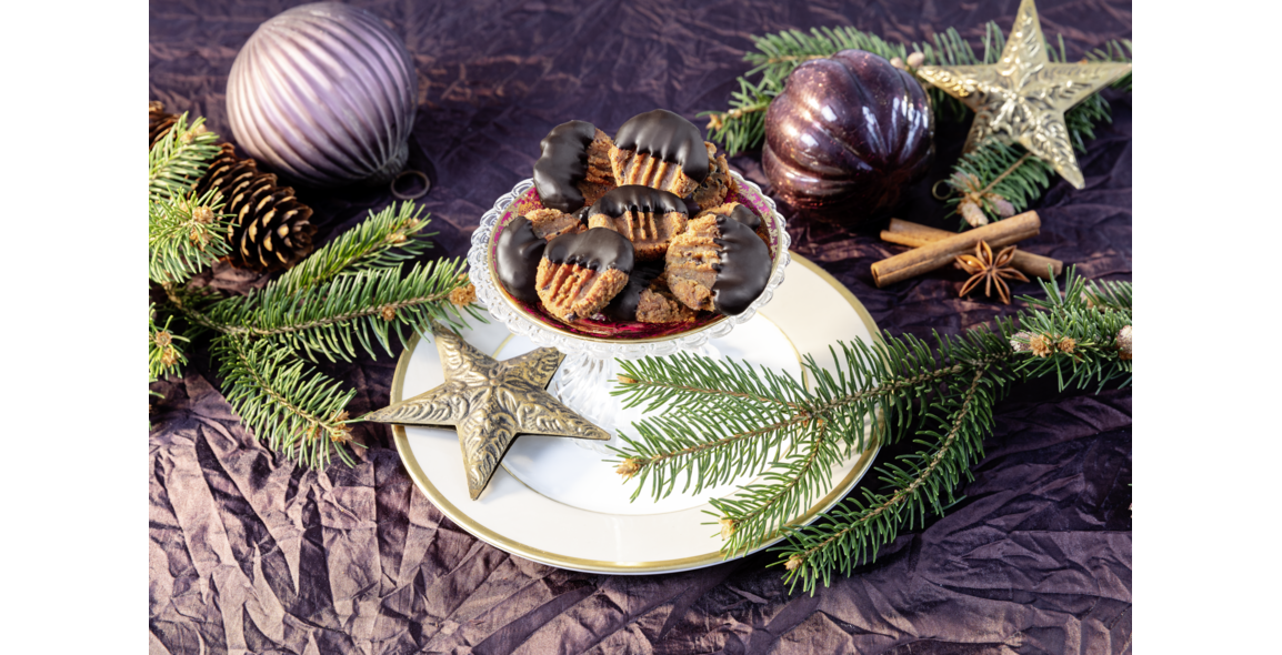 Bärentatzen aus Mandelmehl mit Datteln und Chia