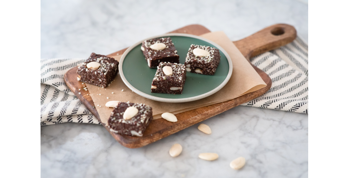 Low Carb Schoko-Fudges mit Hanfsamen und Mandeln